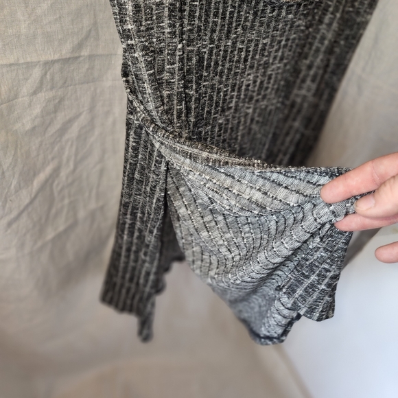 Long sleeve side split nursing top - Picture 8 of 8